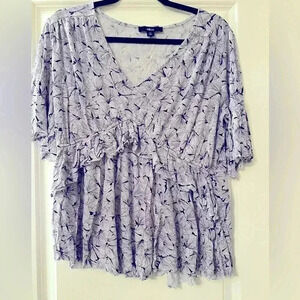 ELLOS MEDIUM PURPLE AND WHITE FLOWER QUARTER SLEEVE TOP